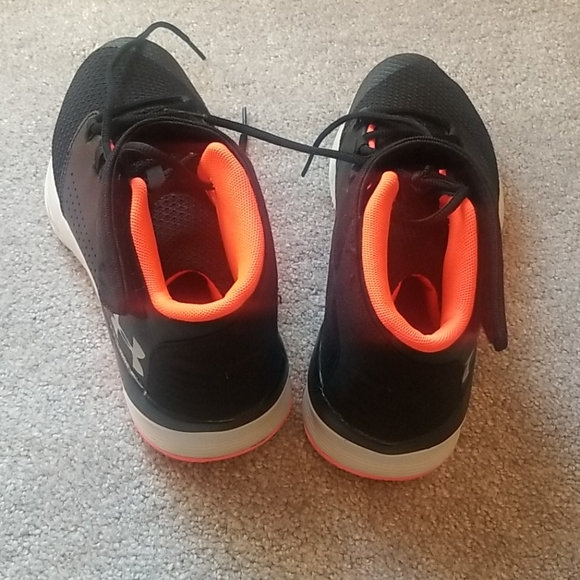 Under armour shoes for boys - Picture 4 of 4